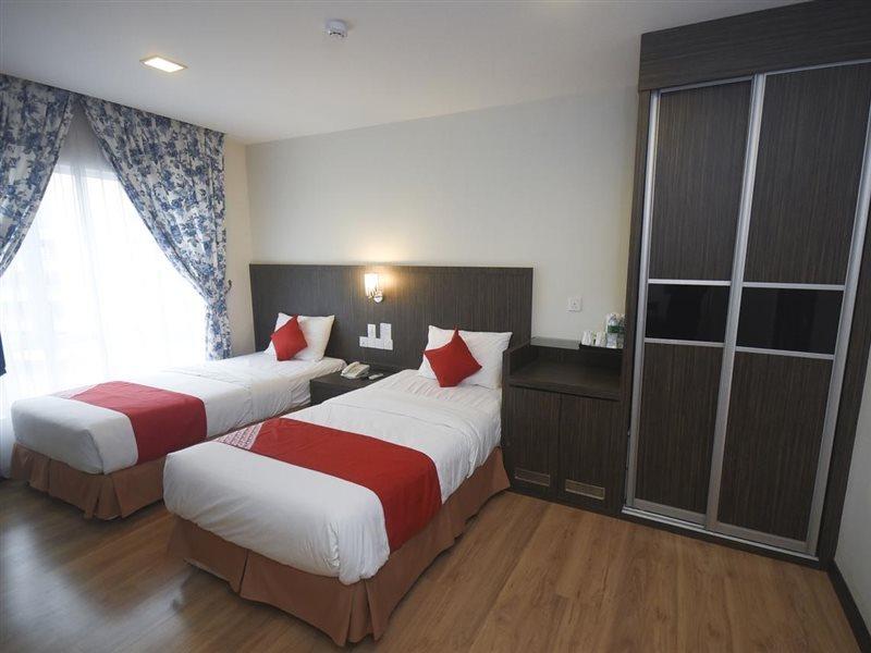 Super Oyo 985 Hotel Nur Miri Exterior photo