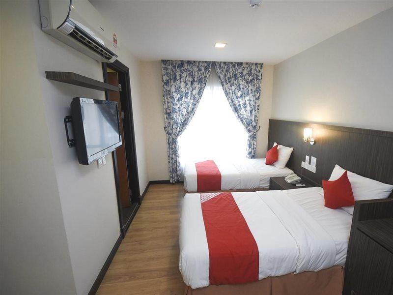 Super Oyo 985 Hotel Nur Miri Exterior photo
