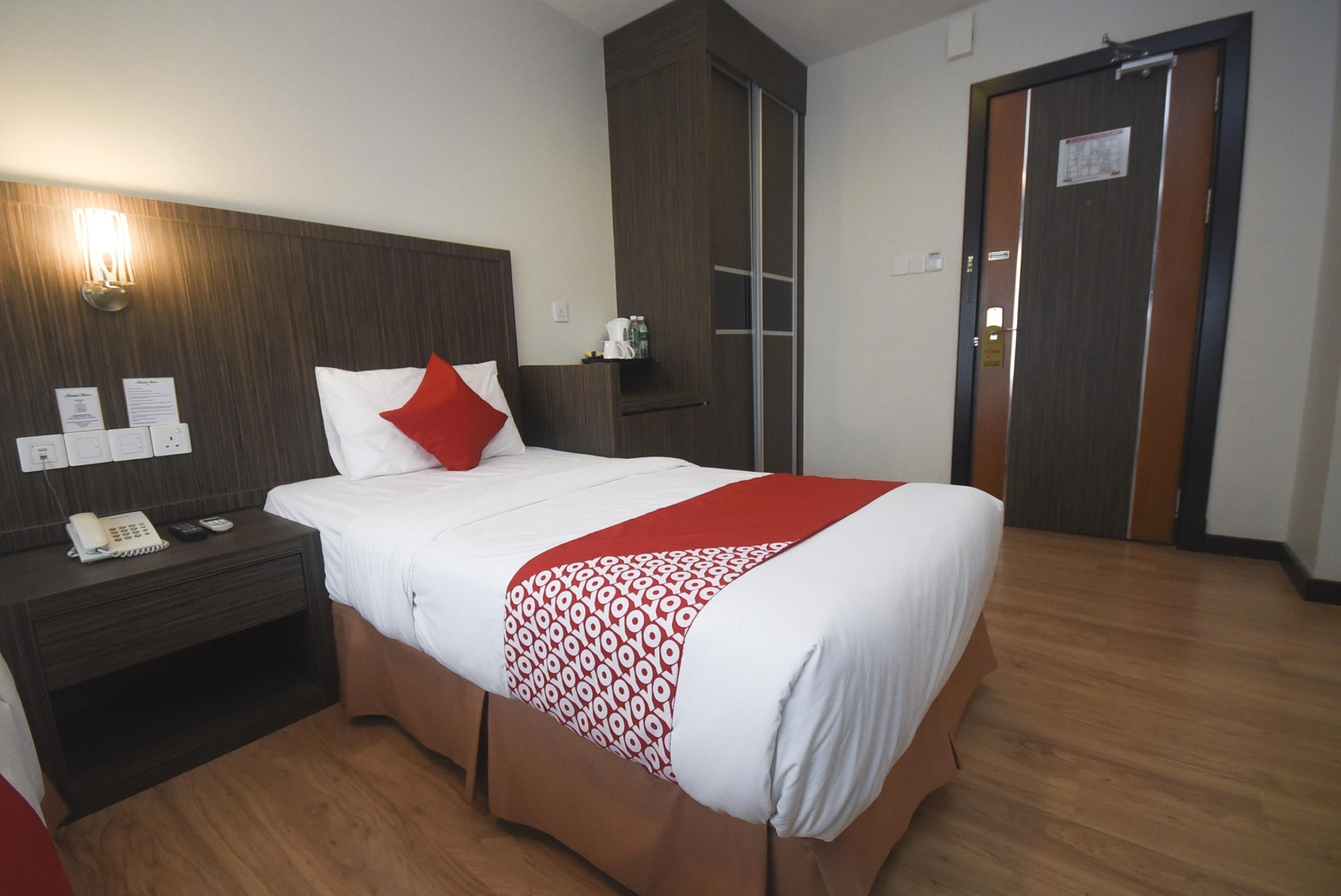 Super Oyo 985 Hotel Nur Miri Exterior photo