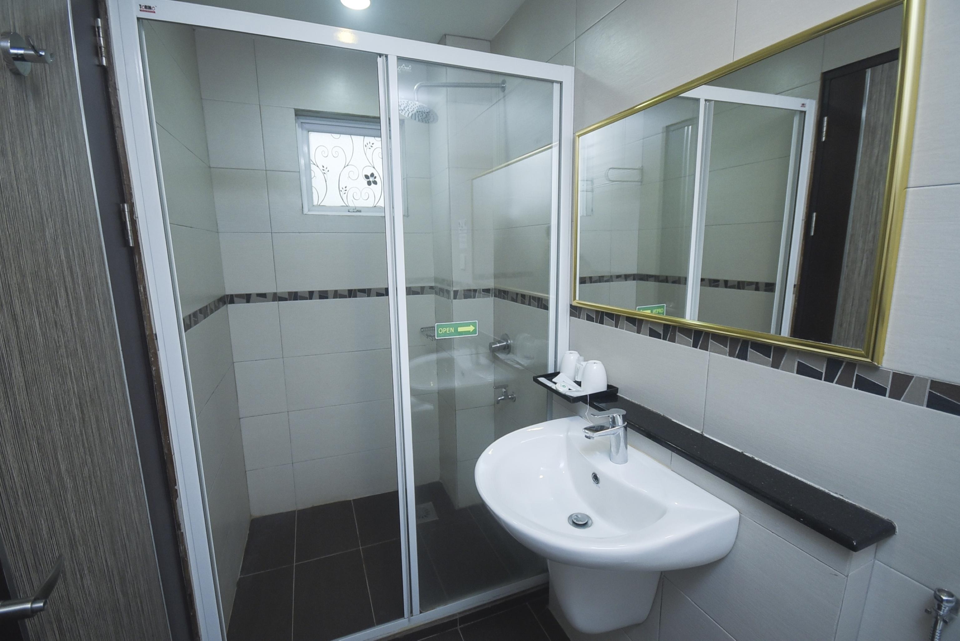 Super Oyo 985 Hotel Nur Miri Exterior photo