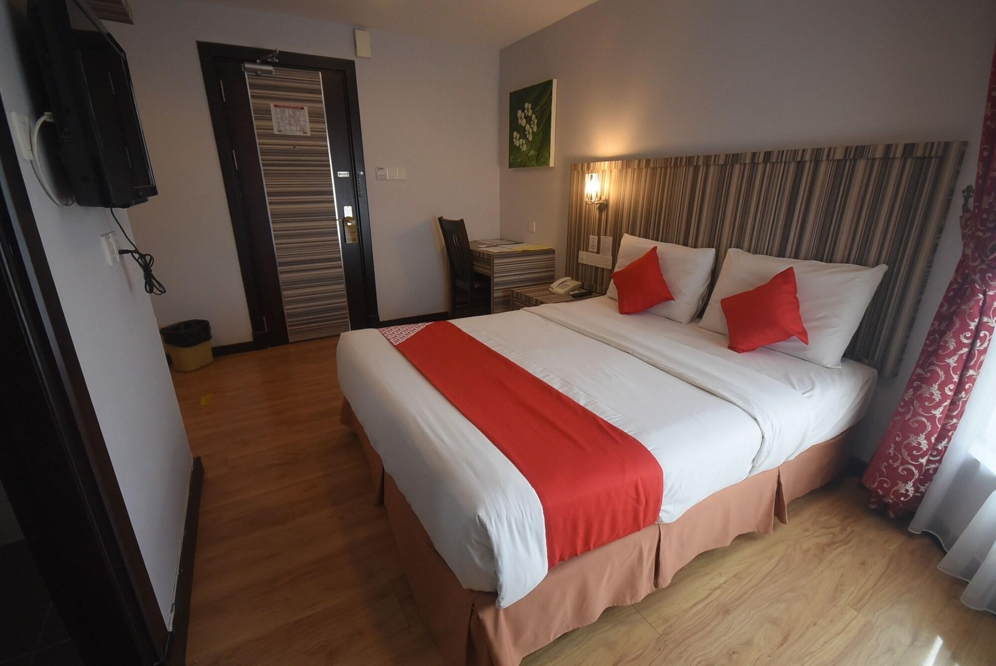 Super Oyo 985 Hotel Nur Miri Exterior photo