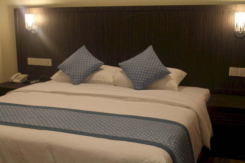 Super Oyo 985 Hotel Nur Miri Exterior photo
