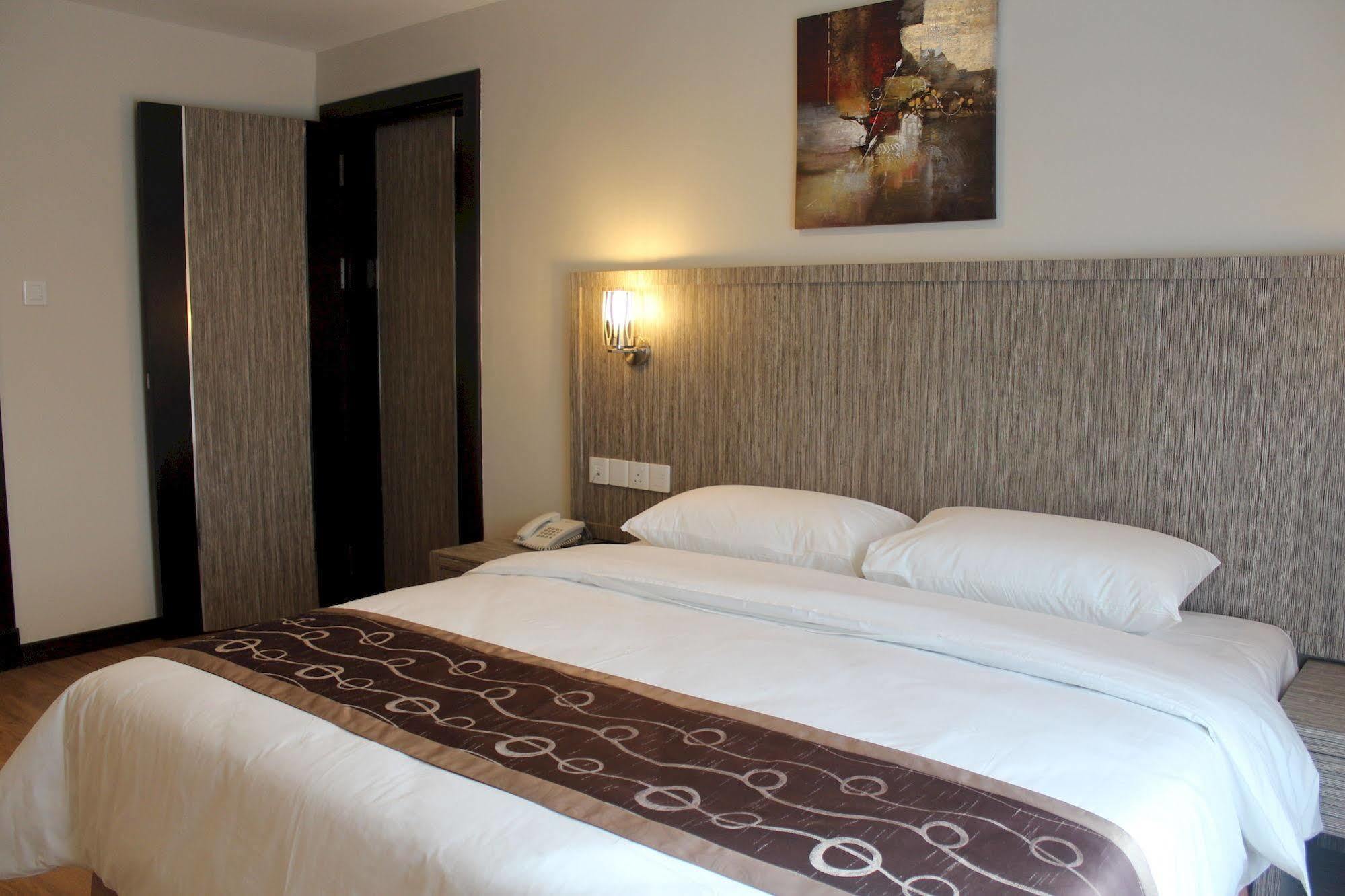 Super Oyo 985 Hotel Nur Miri Exterior photo