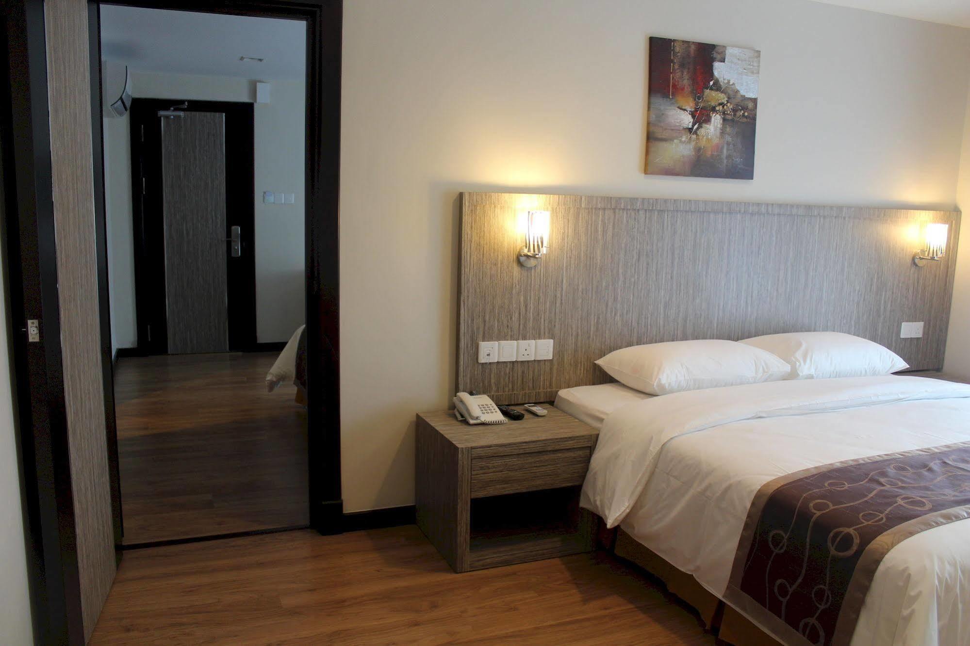 Super Oyo 985 Hotel Nur Miri Exterior photo