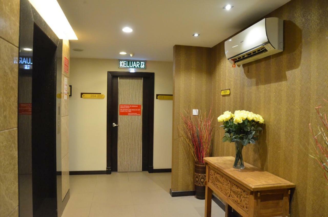 Super Oyo 985 Hotel Nur Miri Exterior photo