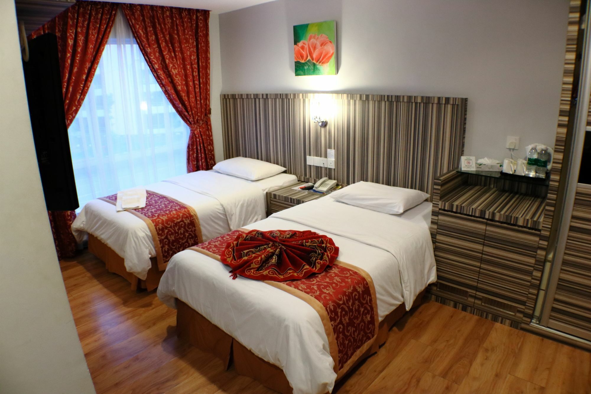 Super Oyo 985 Hotel Nur Miri Exterior photo