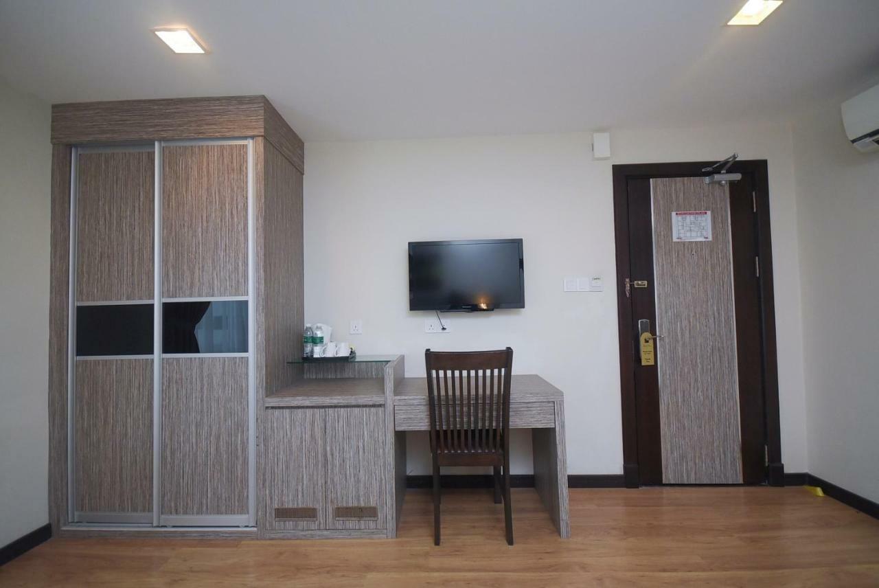 Super Oyo 985 Hotel Nur Miri Exterior photo