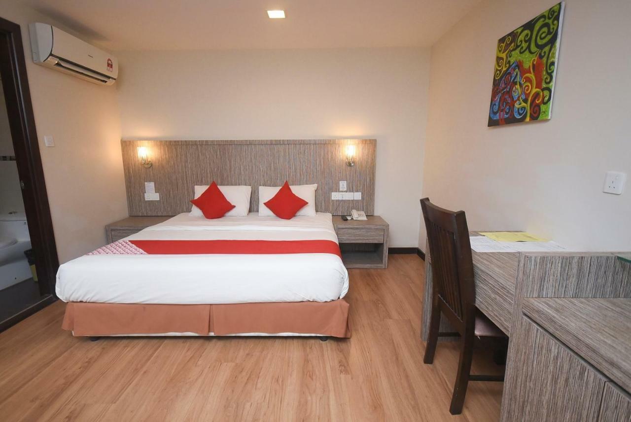 Super Oyo 985 Hotel Nur Miri Exterior photo